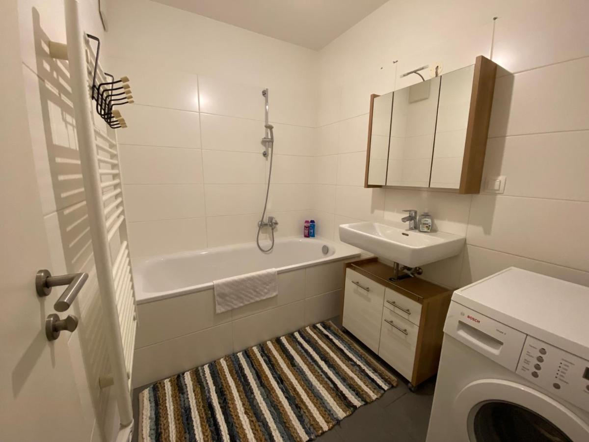 Apartment 9 Stops Away From City-Centre Виена Екстериор снимка