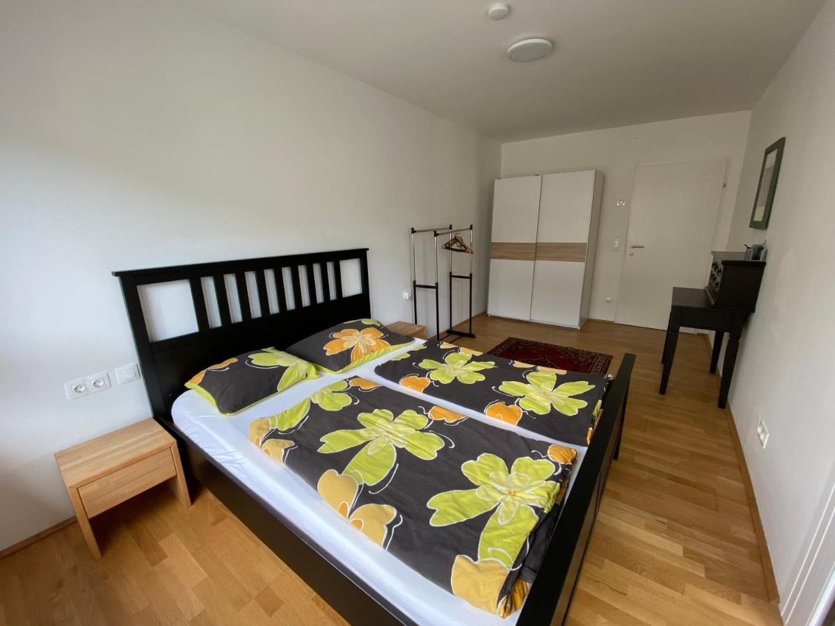 Apartment 9 Stops Away From City-Centre Виена Екстериор снимка